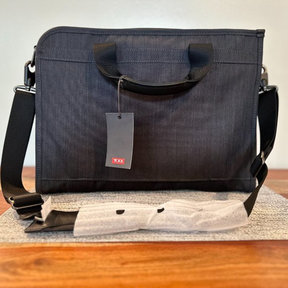 Tumi Slim Deluxe Portfolio - Picture 3 of 9